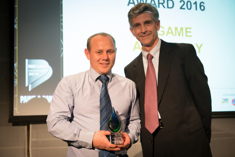 Steven Brett, Managing Director of Axalta Australia, presents the Axalta Sustainability Award to Steve Allison of Zagame Autobody.